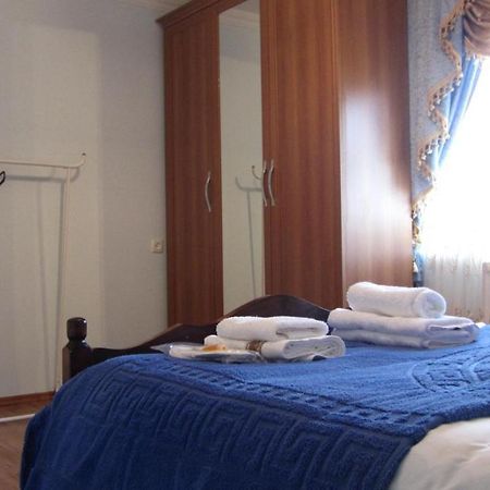 Blue Guest House Samtredia Bagian luar foto