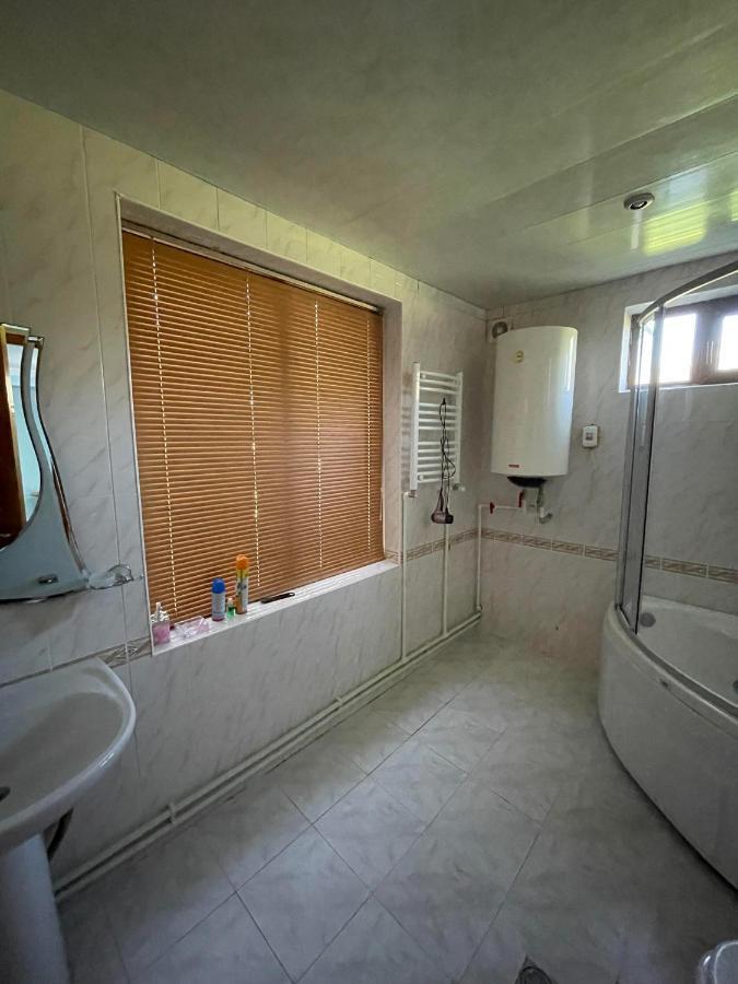 Blue Guest House Samtredia Bagian luar foto