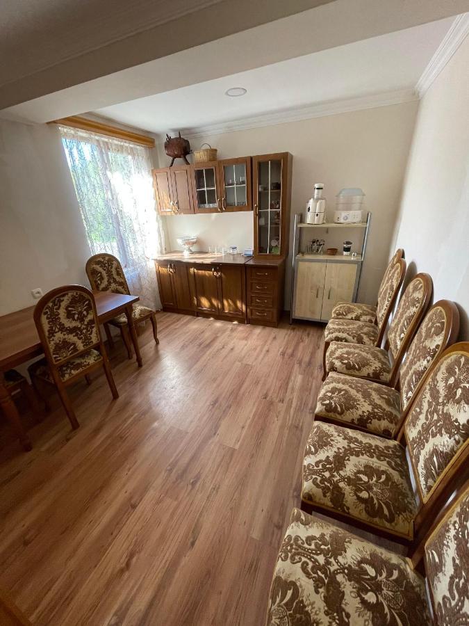 Blue Guest House Samtredia Bagian luar foto
