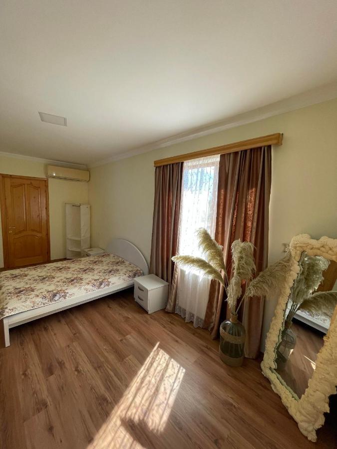 Blue Guest House Samtredia Bagian luar foto