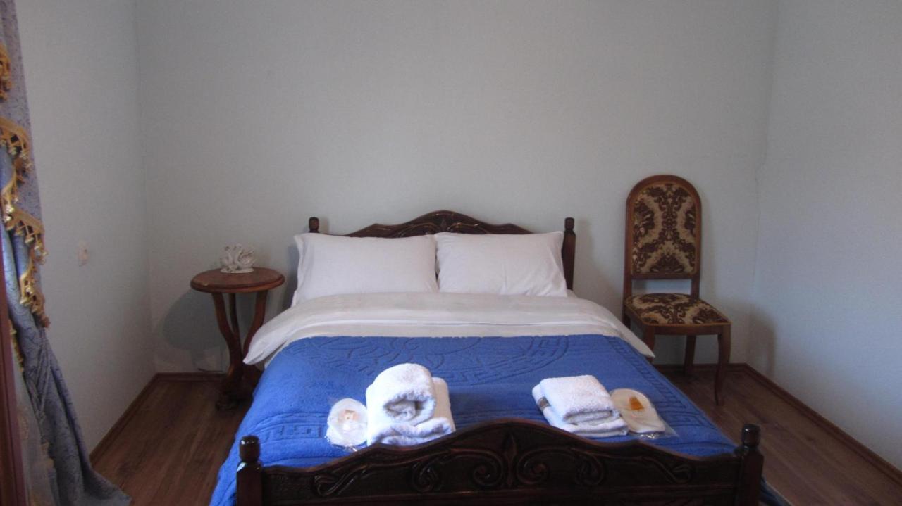 Blue Guest House Samtredia Bagian luar foto