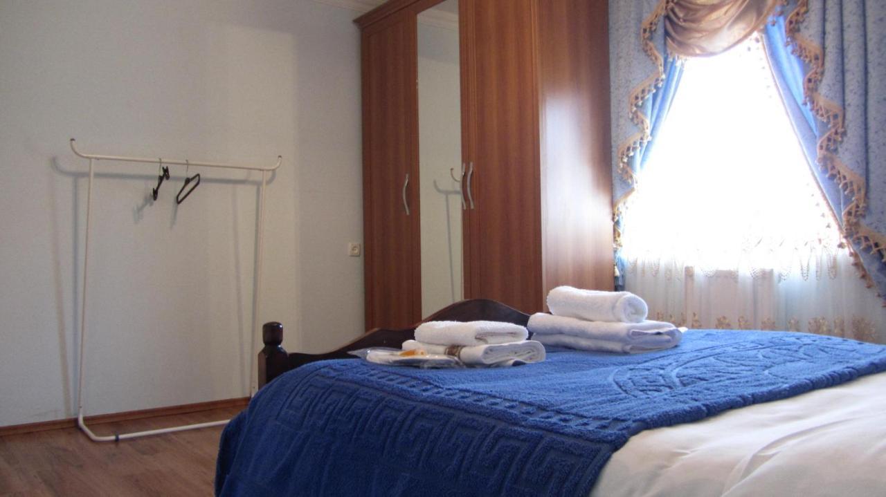 Blue Guest House Samtredia Bagian luar foto