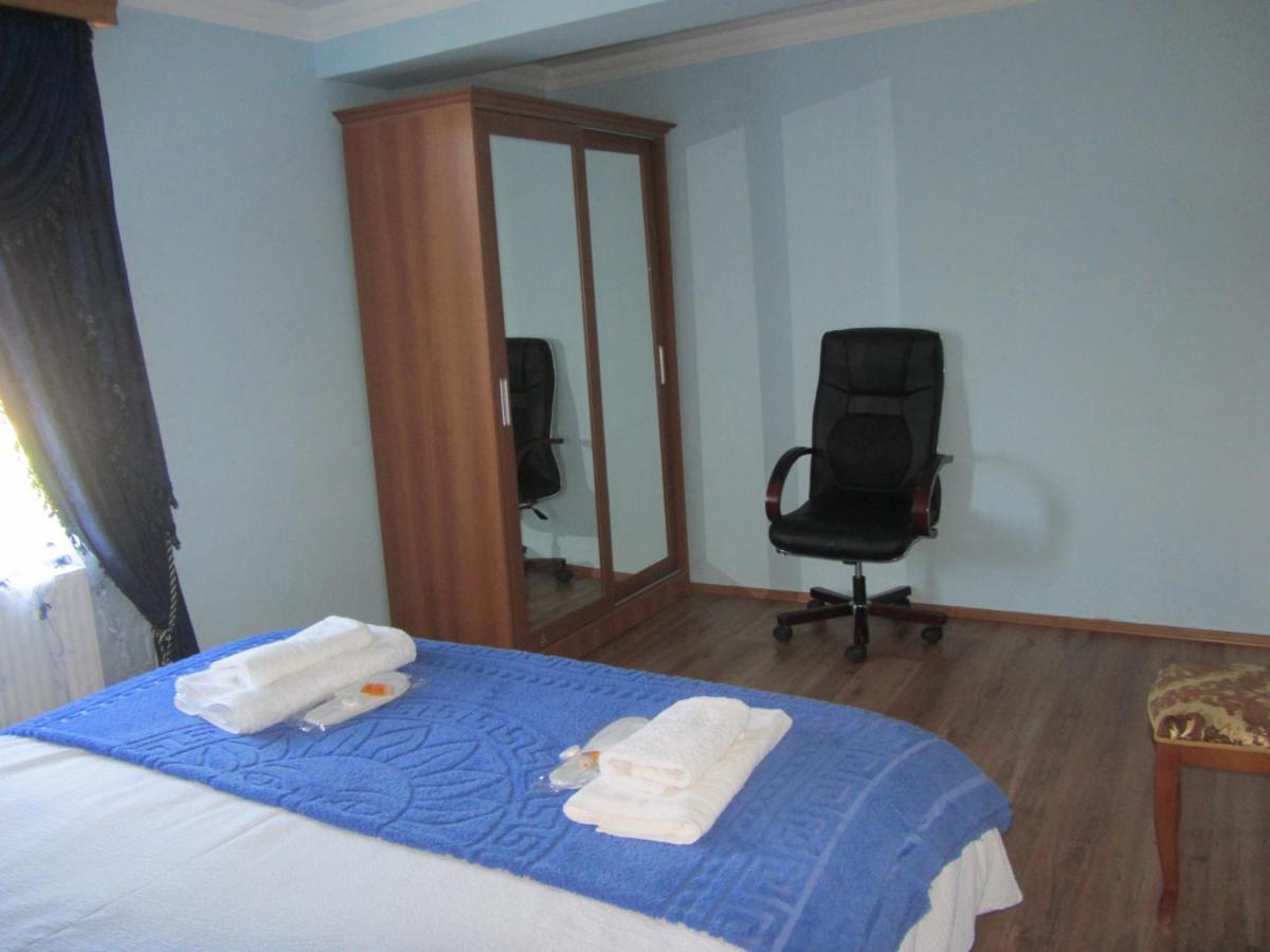 Blue Guest House Samtredia Bagian luar foto