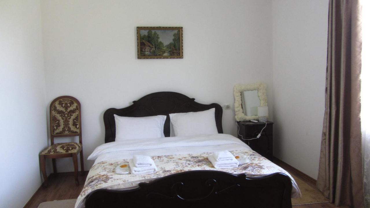 Blue Guest House Samtredia Bagian luar foto