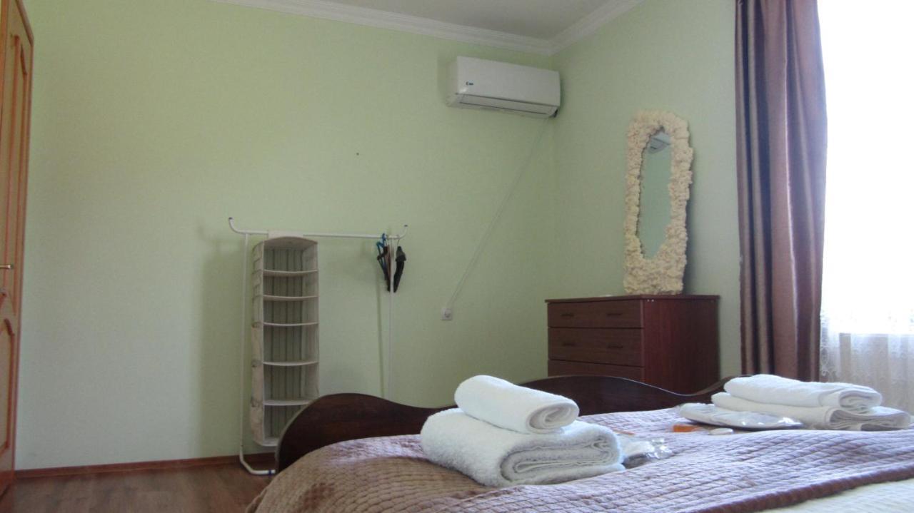 Blue Guest House Samtredia Bagian luar foto
