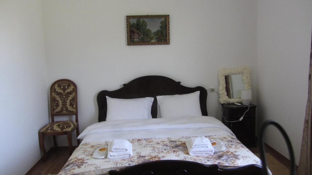 Blue Guest House Samtredia Bagian luar foto