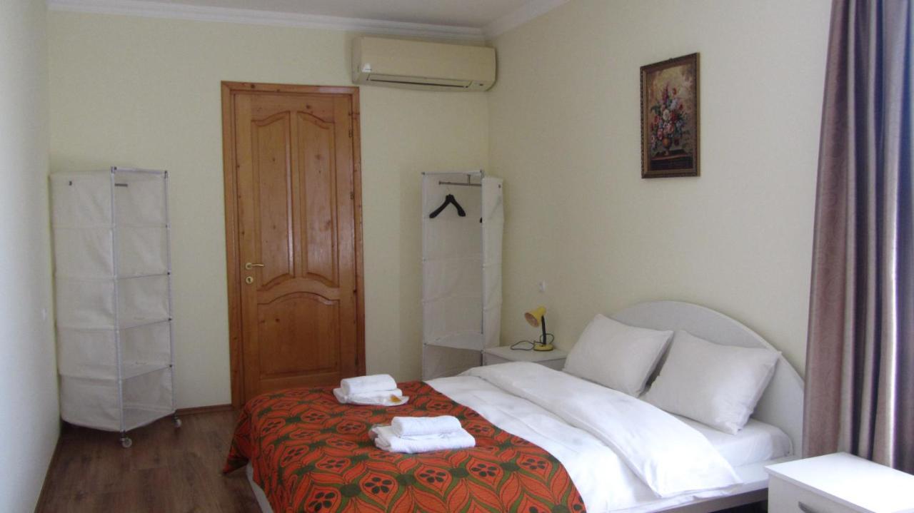 Blue Guest House Samtredia Bagian luar foto