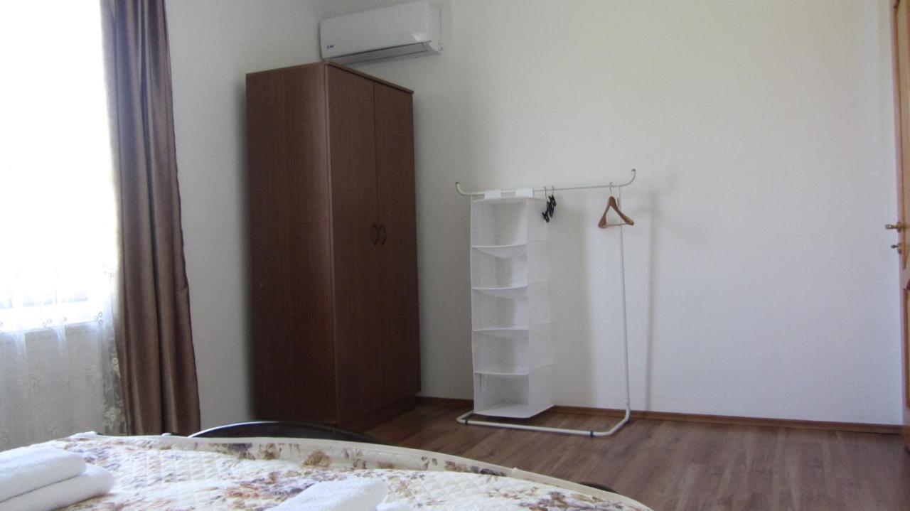 Blue Guest House Samtredia Bagian luar foto