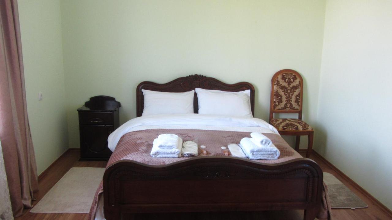 Blue Guest House Samtredia Bagian luar foto