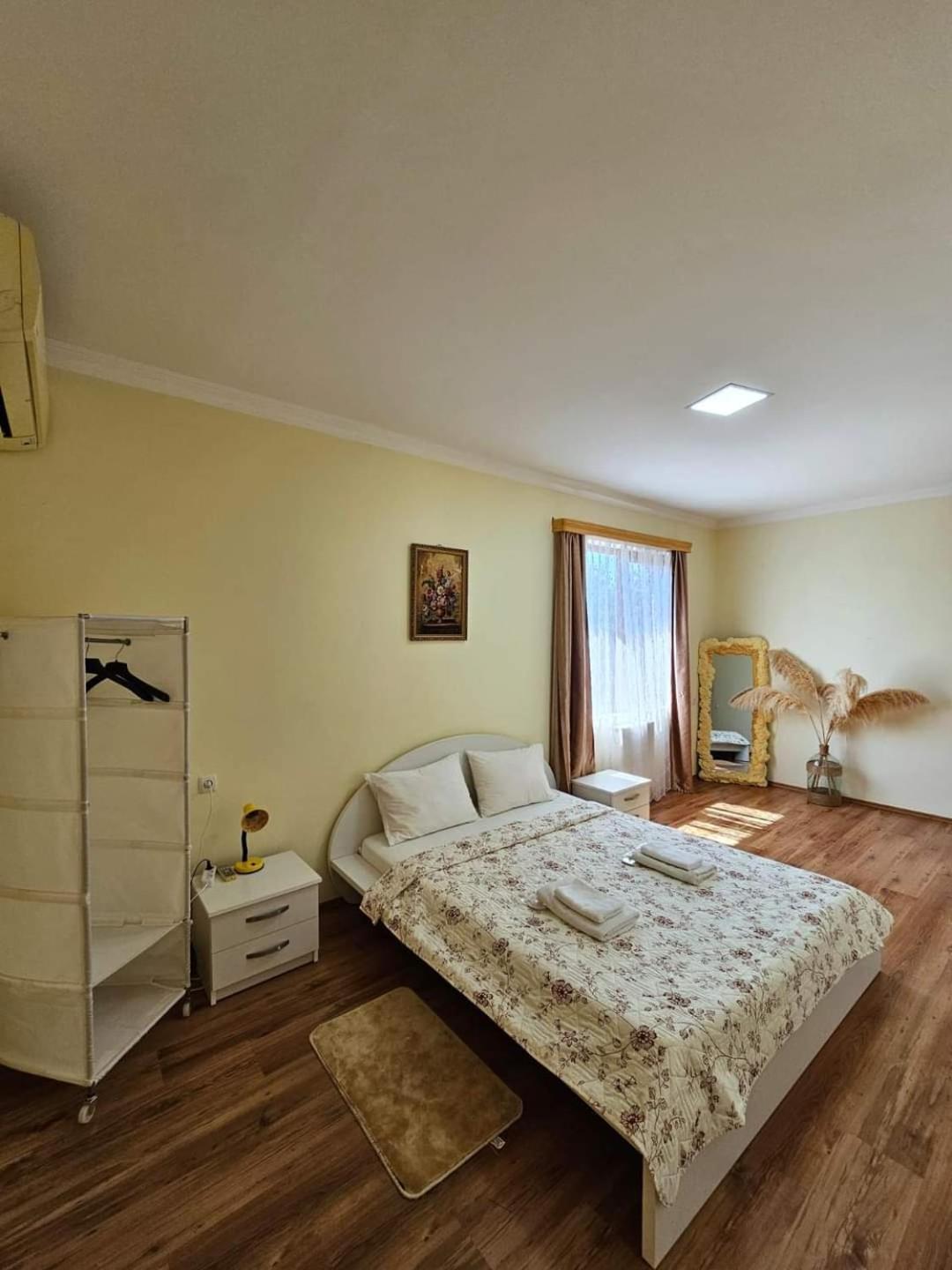 Blue Guest House Samtredia Bagian luar foto